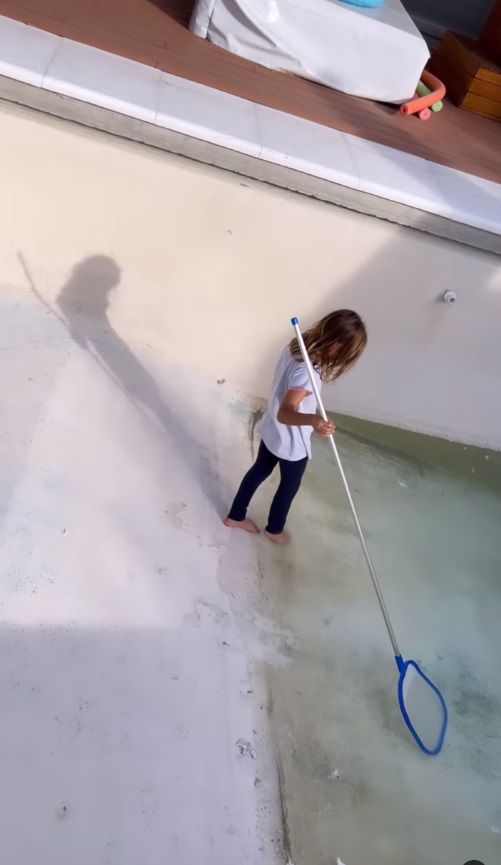 Cinthia Fernández instala una cascada y un tobogán de 9.500 dólares en su casa 