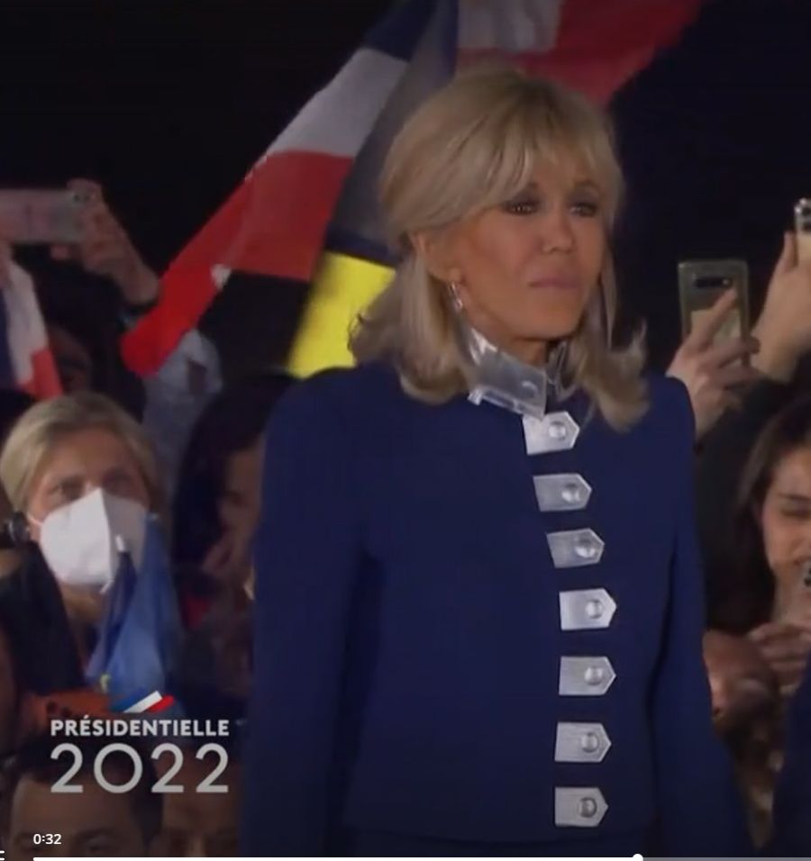 El look de Brigitte Macron para la reelección de Emmanuel Macron