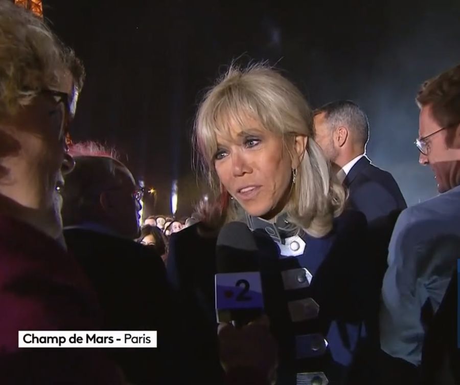 El look de Brigitte Macron para la reelección de Emmanuel Macron