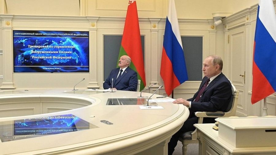 Putin y Lukashenki enfrentados a la OTAN.
