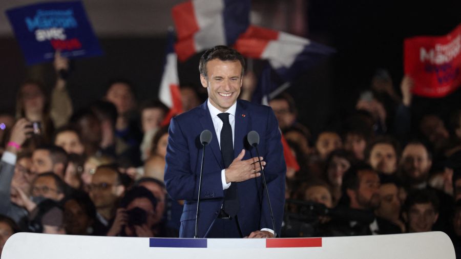 Fotogaleria El presidente francés y candidato del partido La Republique en Marche (LREM) a la reelección, Emmanuel Macron, celebra tras su victoria en las elecciones presidenciales de Francia, en el Campo de Marte de París