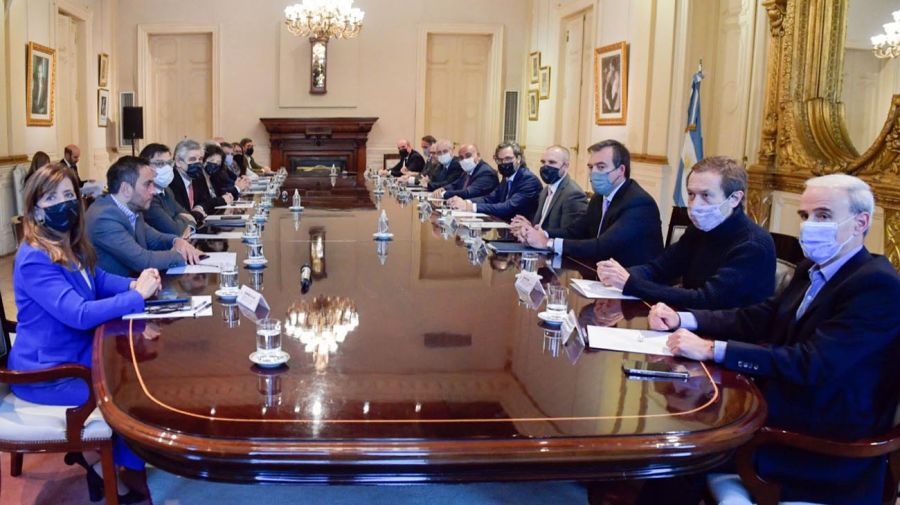 El jefe de Gabinete, Juan Manzur, encabezará hoy una reunión de gabinete en la Casa Rosada. 20220504