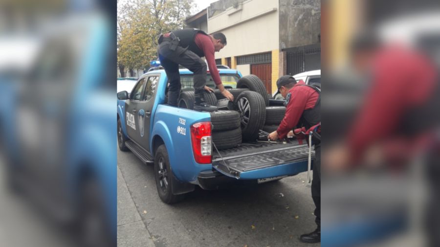 2022 11 05 Pareja Robaruedas Ciudad Policia