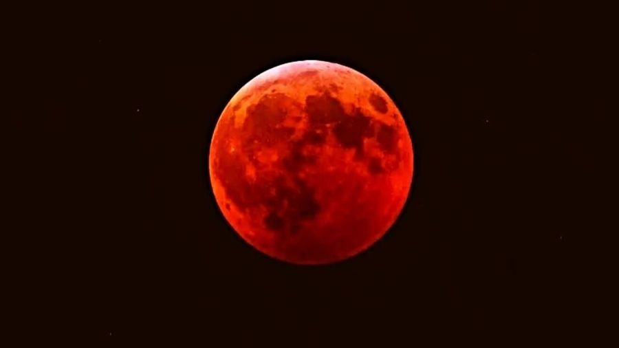 1305_luna roja