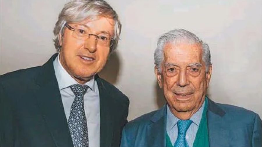 Para la presentación oficial de su novela en la Feria Internacional del libro, Roemmers convocó a Mario Vargas Llosa.
