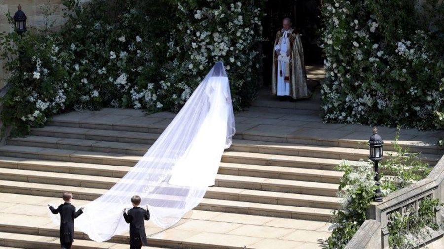 Meghan Markle y el príncipe Harry cumplen cuatro años casados: recordamos los looks de su boda