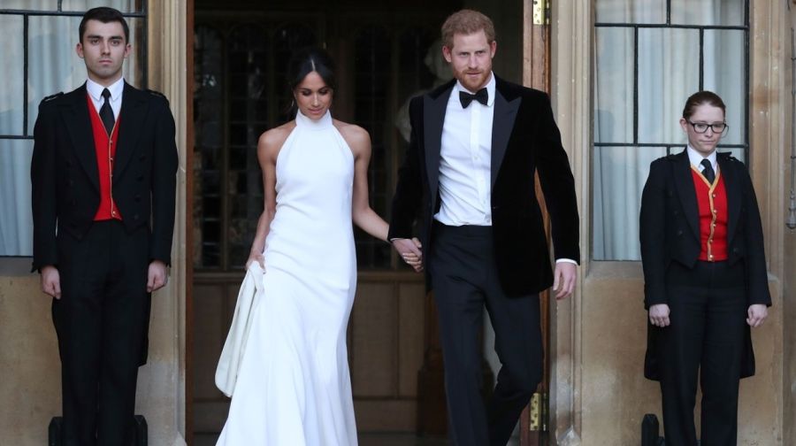 Meghan Markle y el príncipe Harry cumplen cuatro años casados: recordamos los looks de su boda