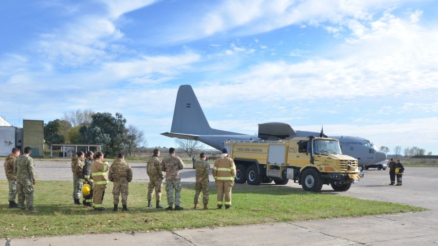 Capacitan a la Fuerza Aérea Argentina para utilizar el camión Zetros