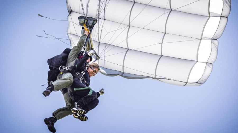 Máxima Zorreguieta sorprendió al demostrar su destreza en paracaídas