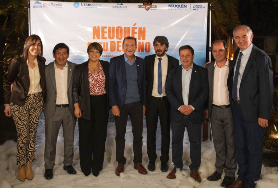 Con celebridades y nuevos destinos, Neuquén inauguró la temporada invernal 2022