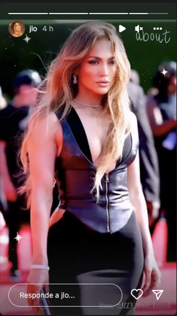Jennifer López brilla en los MTV Awards con un look de cuero 