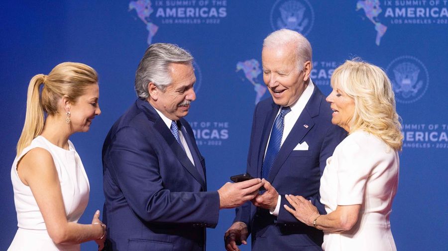 Fabiola Yañez y Alberto Fernández junto a Joe y Jill Biden 20220608