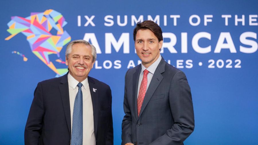 Alberto Fernández con el primer ministro de Canadá, Justin Trudeau 20220609