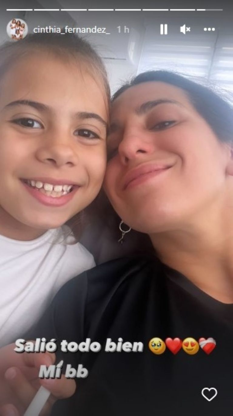 Cinthia Fernández compartió una foto tras la operación de su hija