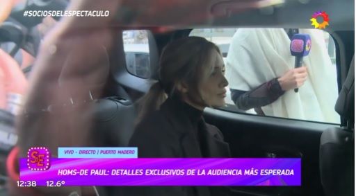 Camila Homs en la primera audiencia de mediación sin Rodrigo de Paul en la sala