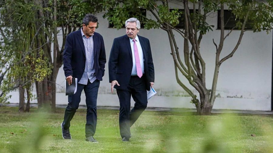 El Presidente y Sergio Massa, en una foto de días complejos en Olivos. Los espera otro domingo de extrema tensión, por el portazo de Martín Guzmán en Economía.