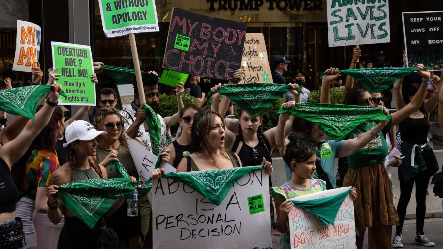 Fotogaleria Activistas del derecho al aborto protestan contra la sentencia del Tribunal Supremo sobre el derecho al aborto, en Nueva York