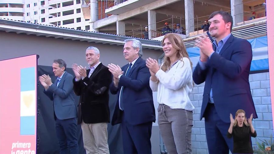 Alberto Fernández entrega el Crédito Casa Propia N° 60.000 junto al ministro Jorge Ferraresi 20220720