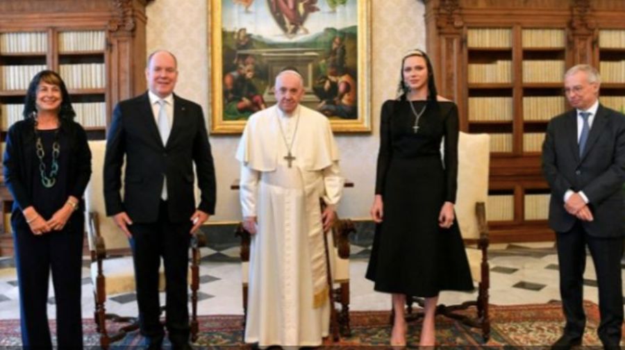 Privilége du blanc: el protocolo que no siguió Charléne de Mónaco en su visita al Vaticano 