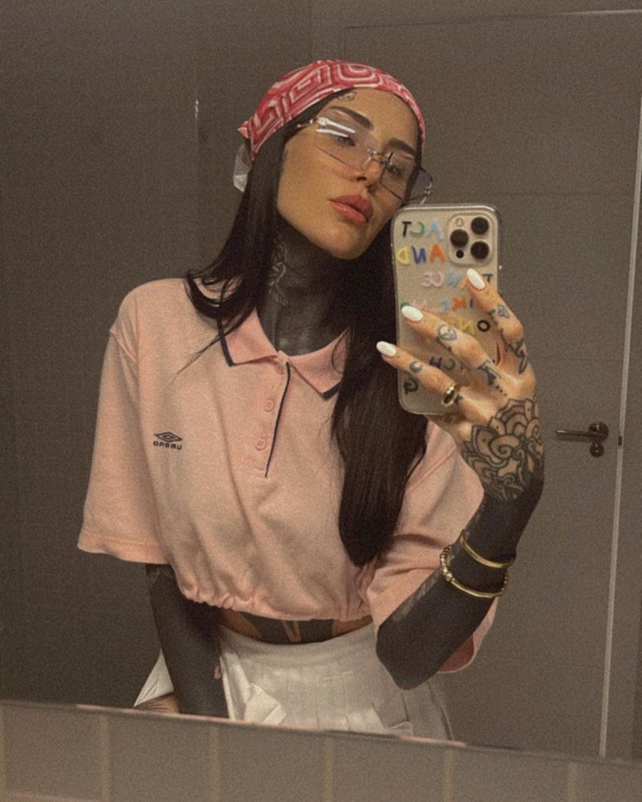 Cande Tinelli Reveals The Exact Number Of Her Surgeries