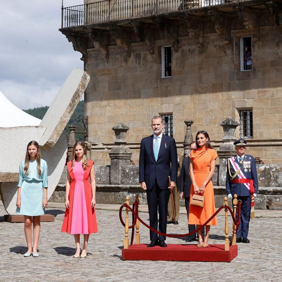 La Princesa Leonor desafió a la Reina Letizia con un colorido look 