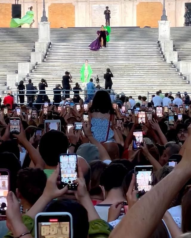 Valentino estimula a las marcas emergentes con una novedosa estrategia digital