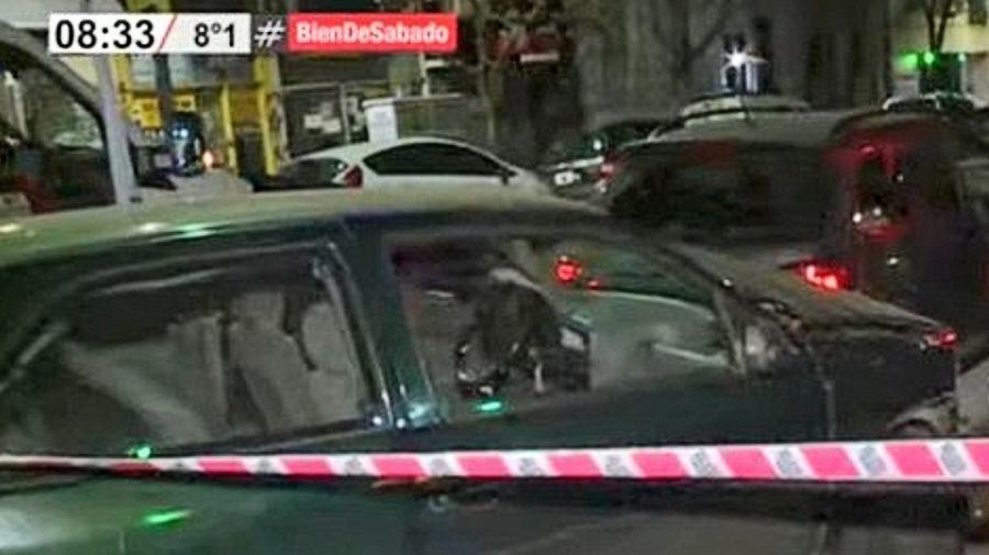 Los coches que chocaron en Córdoba y Malabia. Un VW Gol habría cruzado en rojo la avenida... 