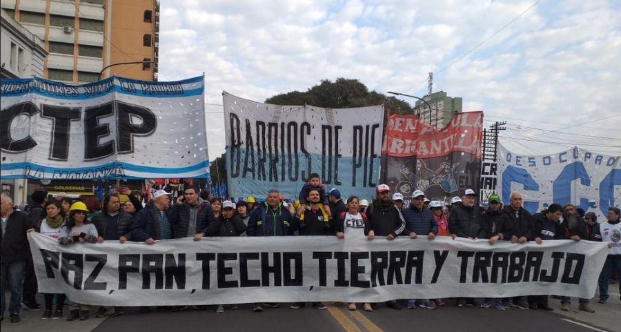 Organizaciones sociales UTEP marchan por San Cayetano