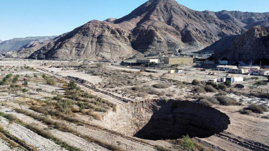 Enorme agujero en Chile de origen desconocido 20220809