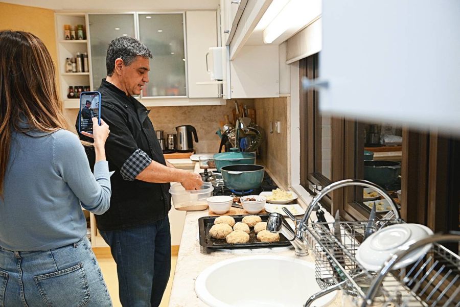 María Belén Ludueña y Macri, antes de la boda: así es el backstage de su vivo de cocina