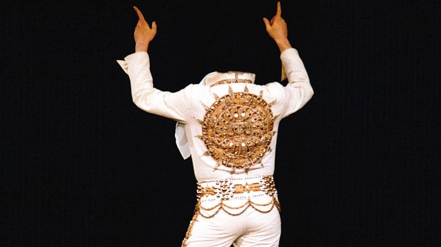 Elvis y su traje del Sol Azteca 20220816