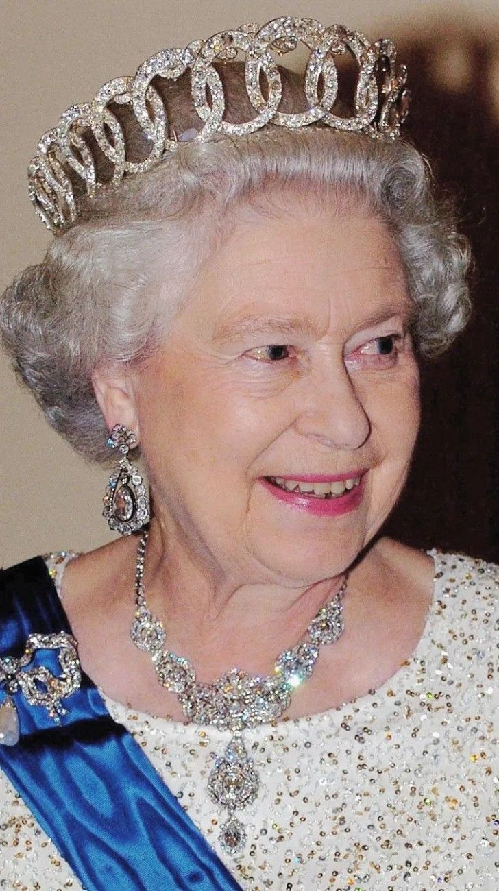 Descubre la colección de joyas de la Corona Británica, considerada la más valiosa del mundo 