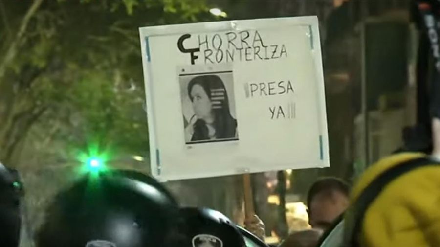 Manifestacines en la casa de Cristina Fernandez 20220822