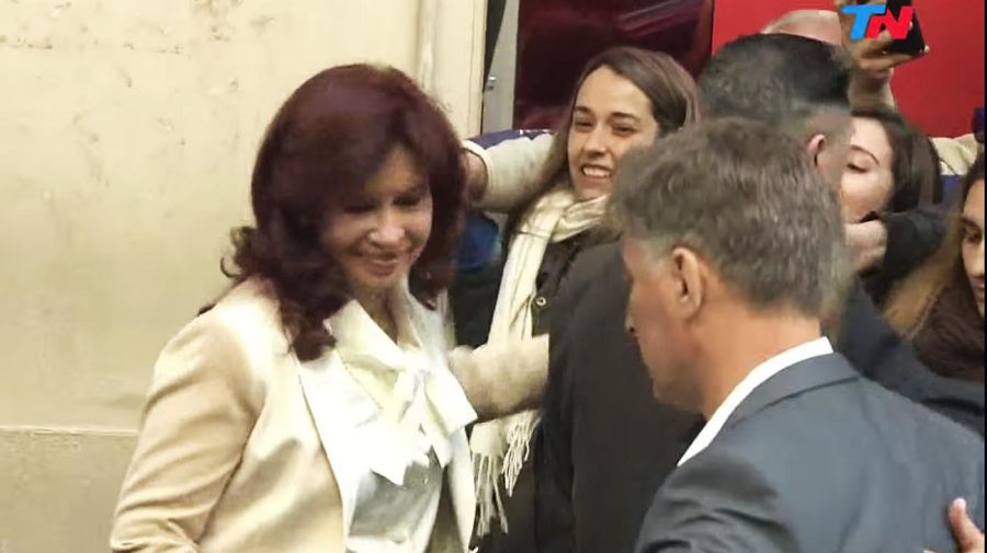 Salida de Cristina Fernández rumbo al Congreso 20220823