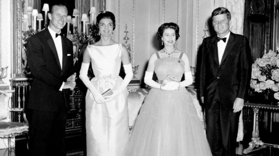 La Reina Isabel II y Jackie Kennedy: todos los detalles del encuentro que generó una enemistad 