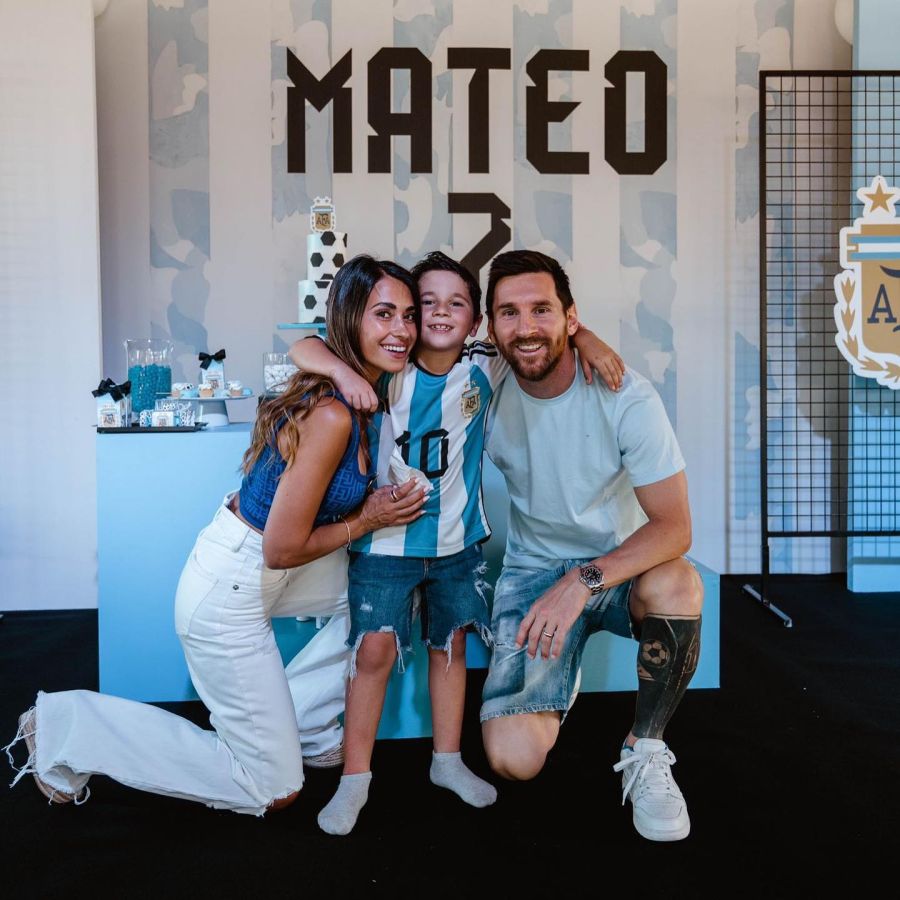 Antonela Roccuzzo, Lionel Messi y Mateo Messi