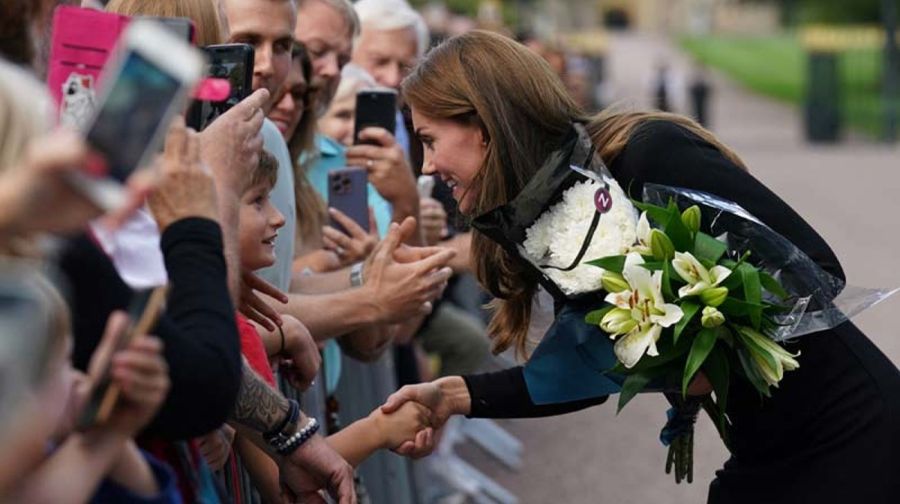 Murió la Reina Isabel II: el acertado y sobrio look de Kate Middleton y Meghan Markle 