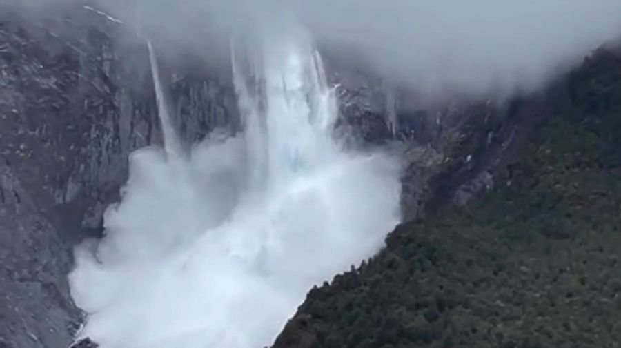 Glaciar colgante desprendimiento 20220913