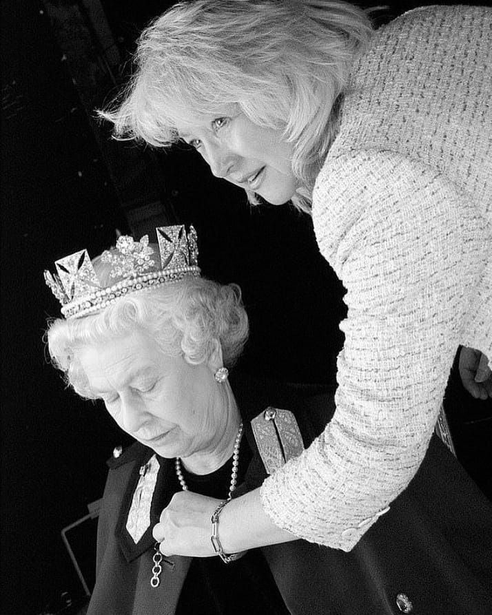 Angela Kelly, la diseñadora que asesoró a la Reina Isabel II durante décadas