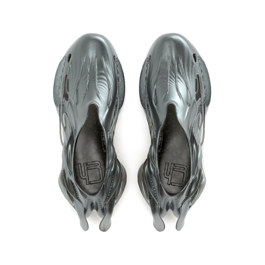 Zapatos alienígenas: cómo es el calzado 