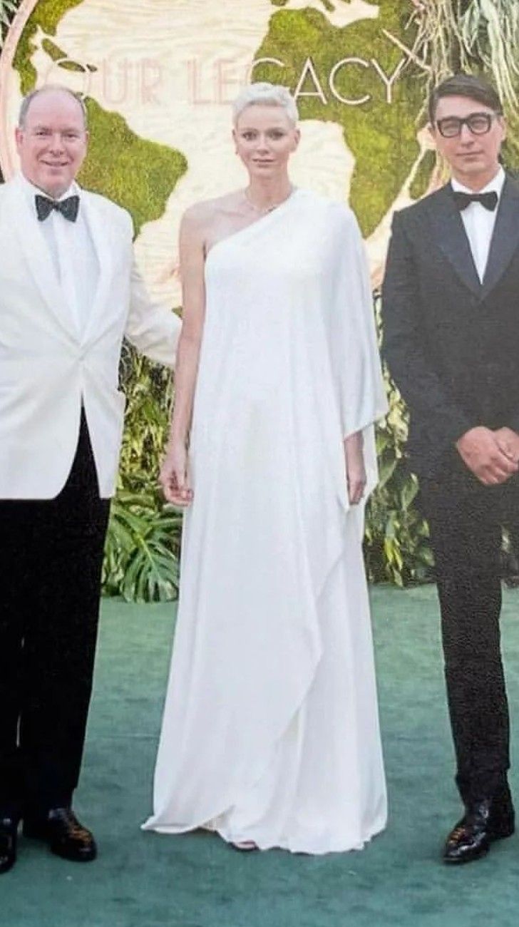 Charlene de Mónaco lleva otro nivel un vestido blanco de Halston 