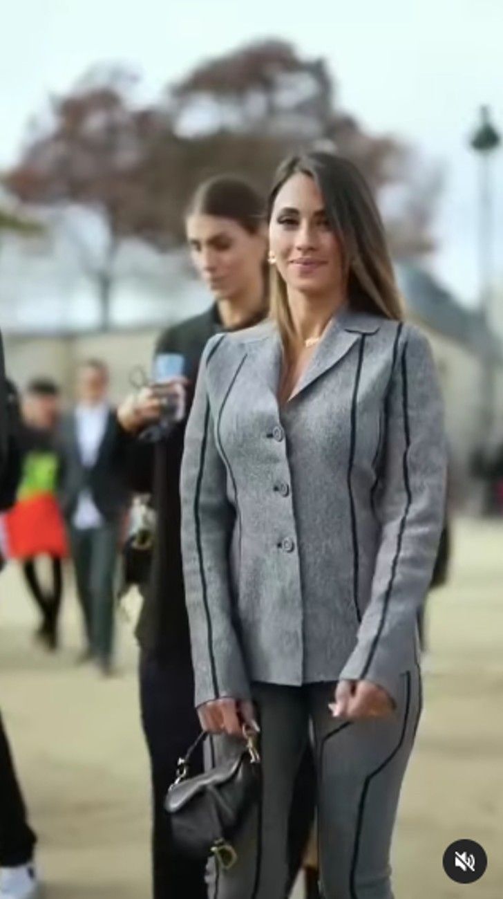 Semana de la Moda en París: el look futurista que eligió Antonela Roccuzzo para destacarse en el desfile de Dior 