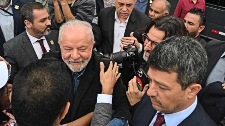 Lula, votando en las elecciones presidenciales brasileñas.