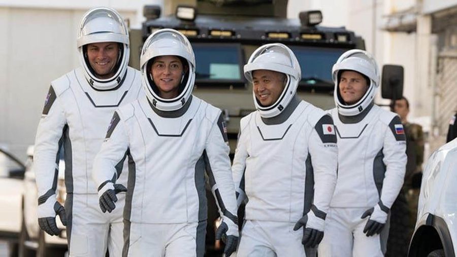 Anna Kíkina junto con otros tres astronautas: Nicole Mann, Josh Cassada y Koichi Wakata 20221004