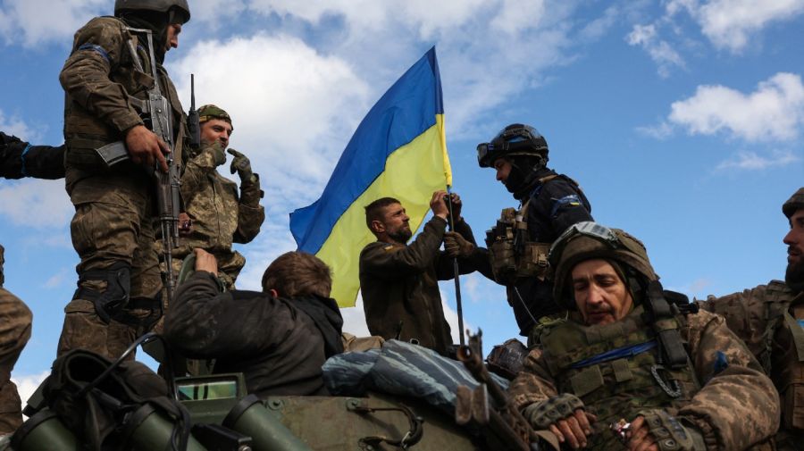 Soldados ucranianos cerca de la recuperada zona de Lyman, Donetsk