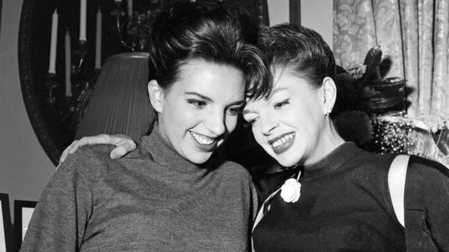 Liza Minelli con su madre Judy Garland 20221006