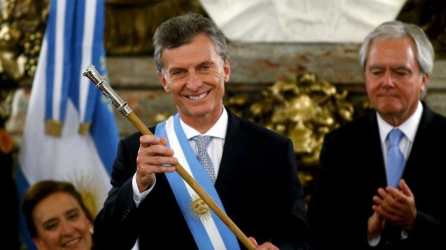 Mauricio Macri asume la presidencia de la Nación.