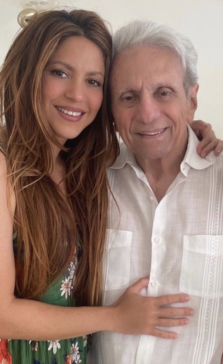 Shakira atraviesa un mal momento: su padre debió ser internado de urgencia
