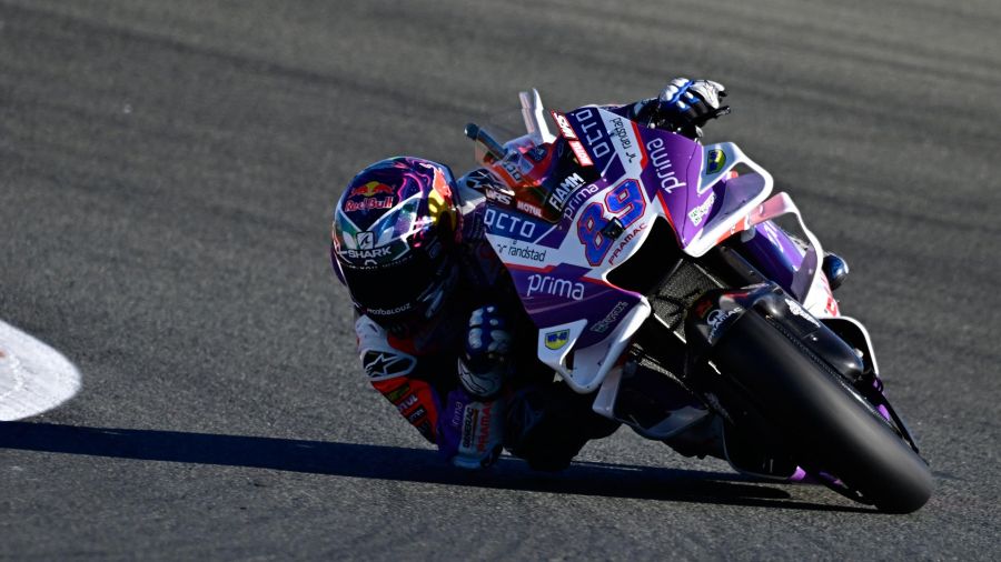 Fotogaleria El piloto español del Ducati Pramac, Jorge Martín, rueda durante la tercera sesión de entrenamientos libres del Gran Premio de Valencia de MotoGP en el circuito Ricardo Tormo de Cheste, cerca de Valencia