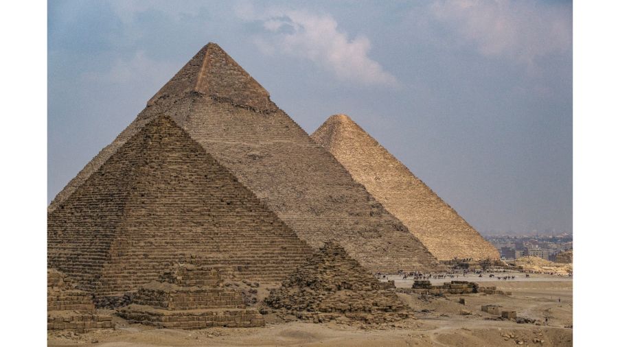 Fotogaleria La pirámide de Menkaure (Menkheres), la pirámide de Khafre (Kefrén) y la Gran Pirámide de Khufu (Keops) en Egipto